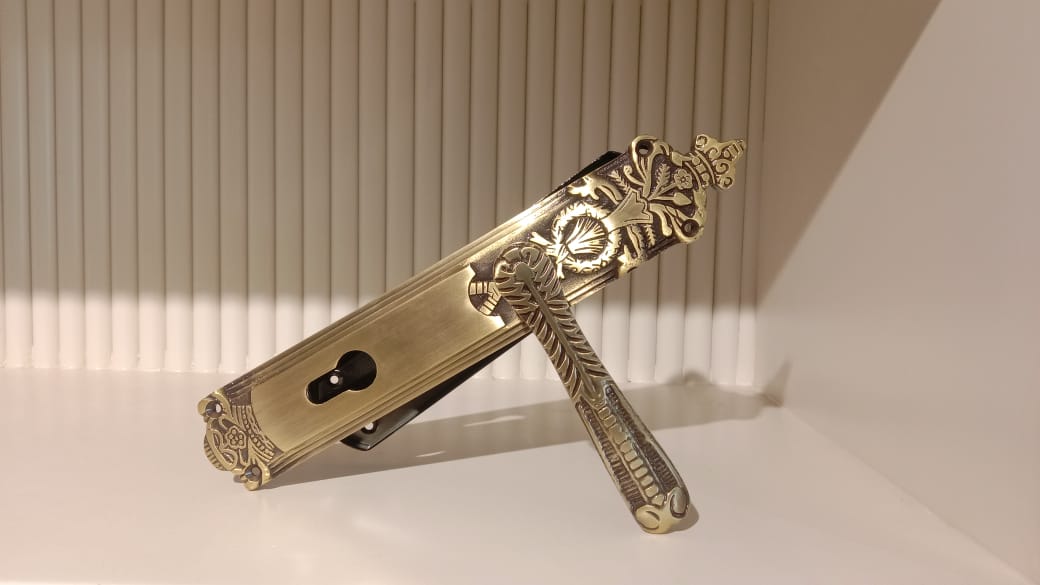 SPIDER DOOR HANDLE B03JAB